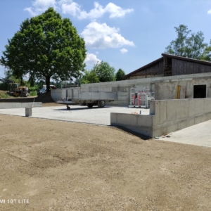 Remise-Sockel-Absatz-Beton-Boden-Platte-Landwirtschaft