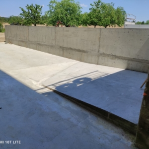 Rampe-Beton-Boden-Platte-Landwirtschaft-Sockel