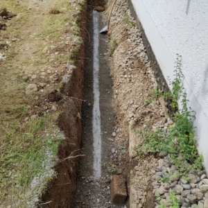 Rohrumhuellung-Dachwasserleitung-Graben