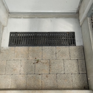 Neubau-Wasserrinne-Tuerschwelle