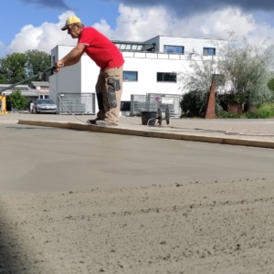 taloschieren-Besenstrich-Betonoberflaeche