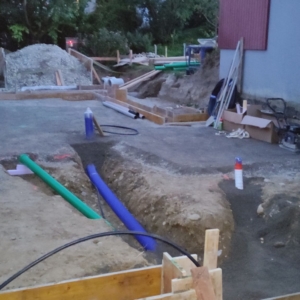 Anbau-Werkleitungen-Magerbeton