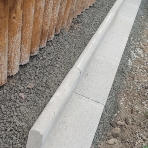 Maehbord-Rasenkantenstein-Winkelelement